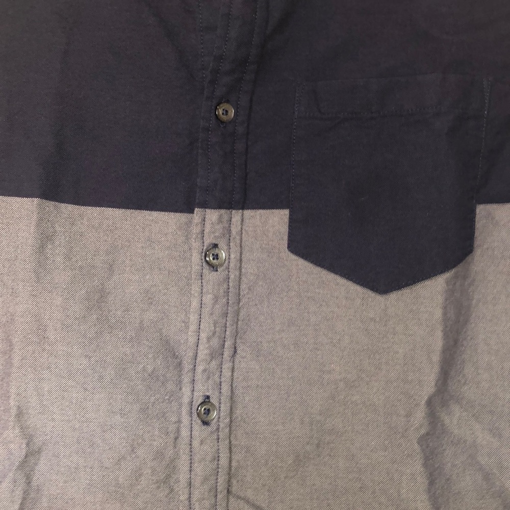 AEO SLIM FIT BUTTON DOWN - Picture 2 of 9